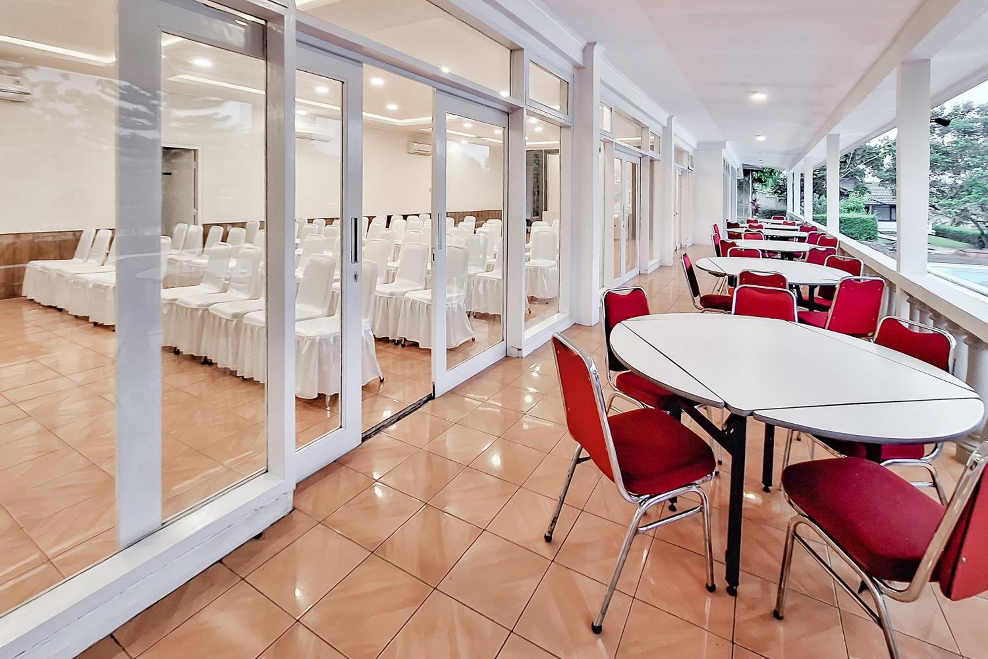 Urbanview Hotel Tridaya Cisarua Puncak Luaran gambar